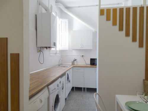 RH18-R1 Single bedroom in 9-bedroom apartment