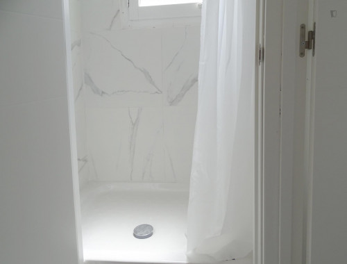 RH18-R1 Single bedroom in 9-bedroom apartment - Gallery - 6