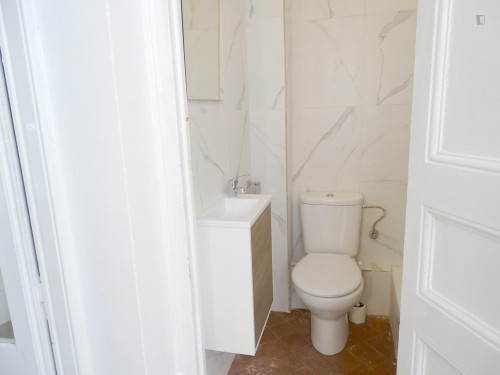 RH18-R1 Single bedroom in 9-bedroom apartment - Gallery - 8