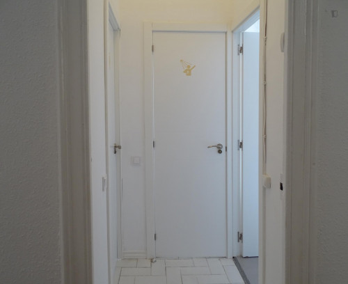 RH18-R1 Single bedroom in 9-bedroom apartment