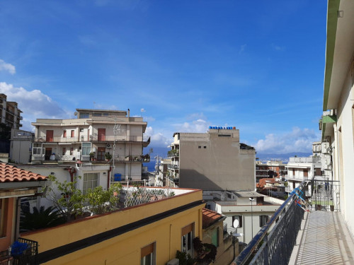 Double bedroom, with balcony, in 4-bedroom apartment - Gallery - 10