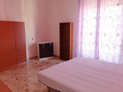 Double bedroom, with balcony, in 4-bedroom apartment