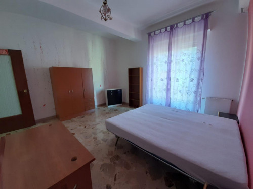 Double bedroom, with balcony, in 4-bedroom apartment