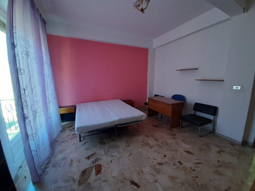 Double bedroom, with balcony, in 4-bedroom apartment - Gallery - 6