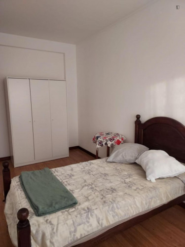 Pleasant single bedroom in Bairro das Andorinhas