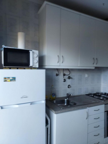 Pleasant single bedroom in Bairro das Andorinhas