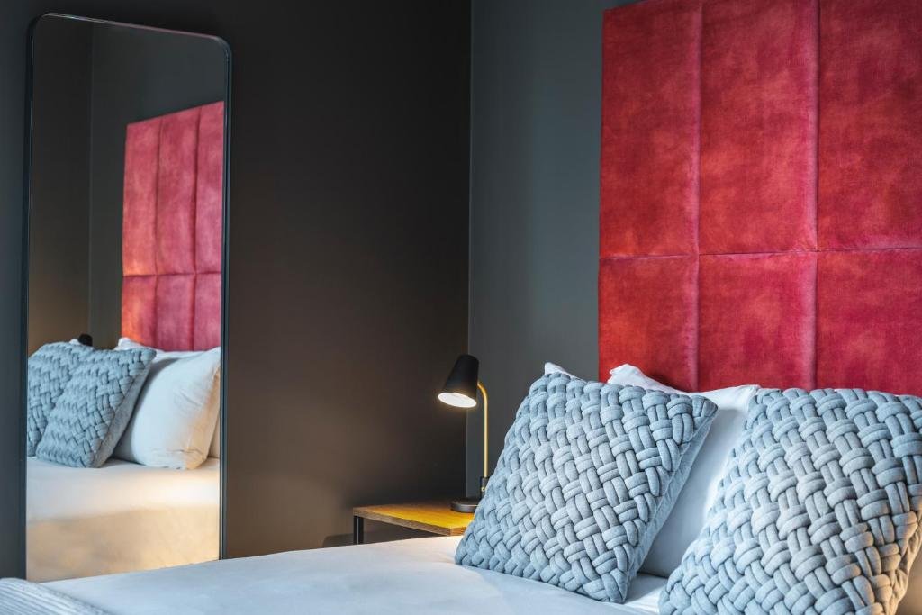  1 Bed Apartment  -  Skyline Aldgate  - Gallery -  5