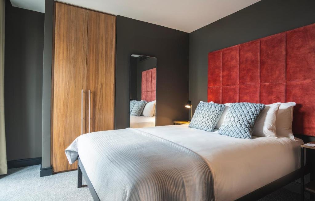  1 Bed Apartment  -  Skyline Aldgate  - Gallery -  6