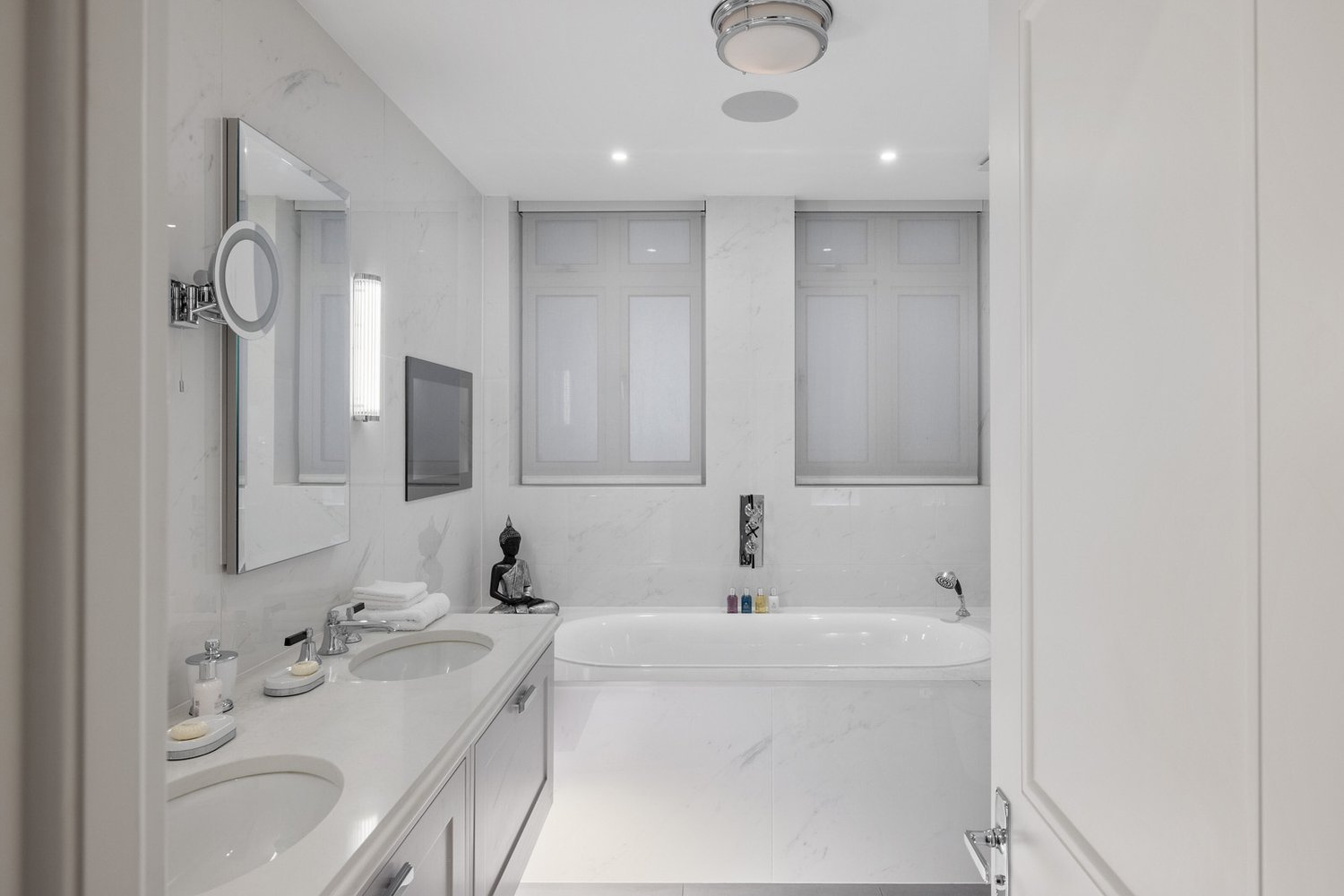 1.5 Bed Apartment - Scala Street - Gallery - 3