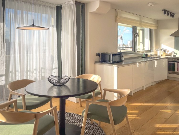 2 Bed Apartment - Scala Street - Gallery - 4