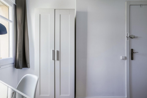 Luminous double bedroom near the Encants metro