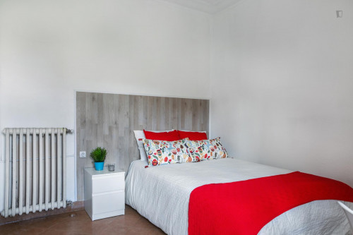 Luminous double bedroom near the Encants metro