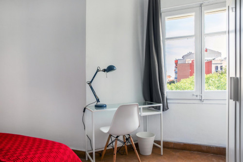 Luminous double bedroom near the Encants metro