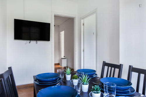 Luminous double bedroom near the Encants metro