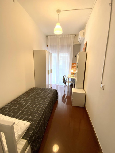 Comfy single bedroom in a student flat, next to Università degli Studi di Bari Aldo Moro