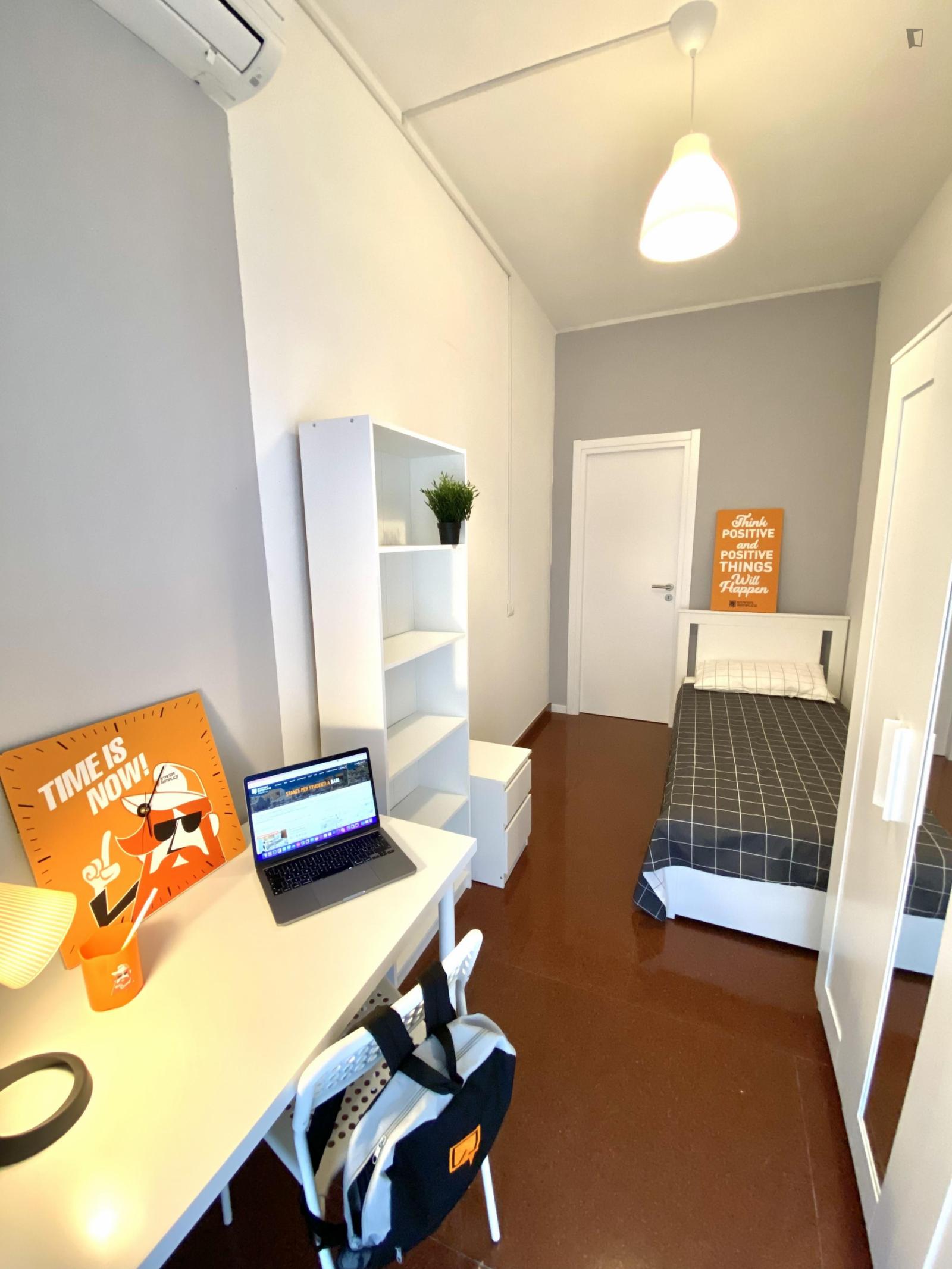  Comfy Single Bedroom In A Student Flat, Next To Università Degli Studi Di Bari Aldo Moro  -  Comfy single bedroom in a student flat, next to Università degli Studi di Bari Aldo Moro  - Gallery -  1