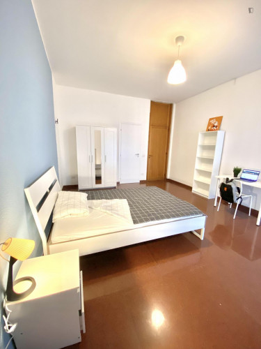 Lovely double bedroom in Murat