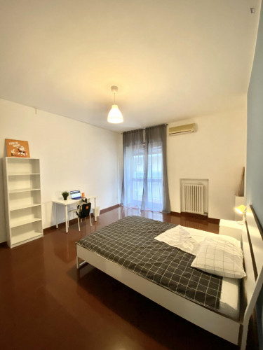 Lovely double bedroom in Murat