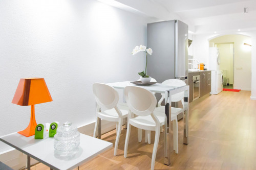 Modern and welcoming 1-bedroom flat in Sant Gervasi - Galvany