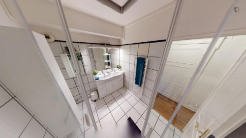 Delightful double bedroom near the Compans-Caffarelli metro - Gallery - 7