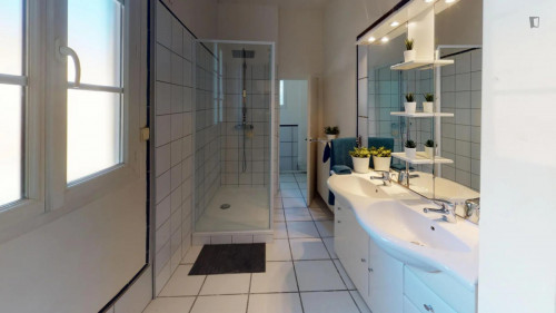 Delightful double bedroom near the Compans-Caffarelli metro - Gallery - 8