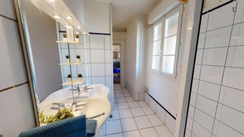 Delightful double bedroom near the Compans-Caffarelli metro  - Gallery -  5