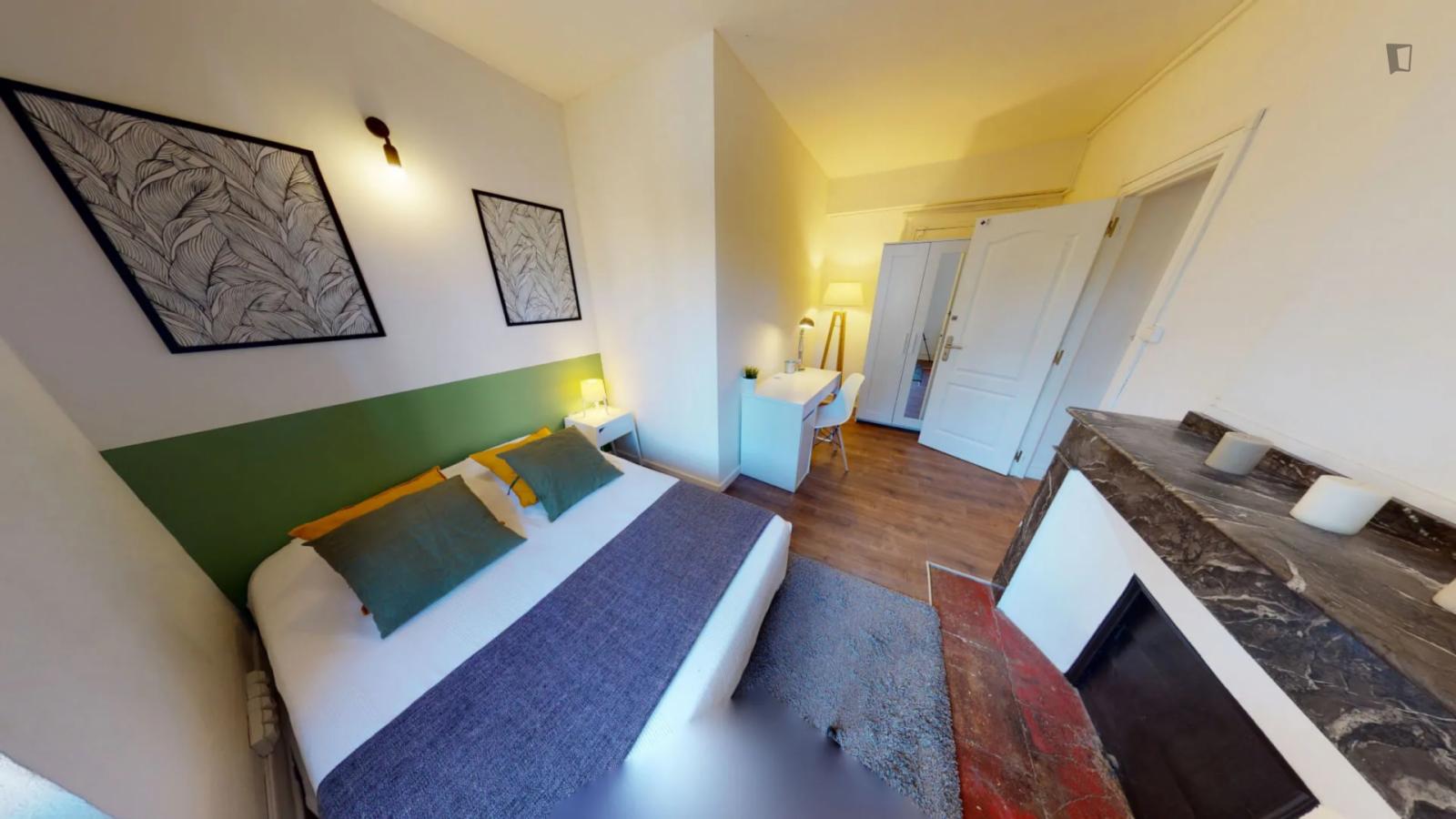  Delightful Double Bedroom Near The Compans-Caffarelli Metro  -  Delightful double bedroom near the Compans-Caffarelli metro  - Gallery -  1