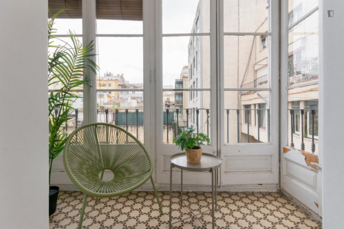 Fantastic double bedroom with balcony close to Casa Milà