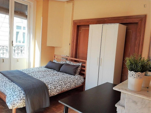 Single bedroom in Madrid's beautiful Palacio district