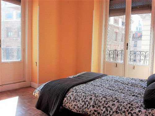 Single bedroom in Madrid's beautiful Palacio district