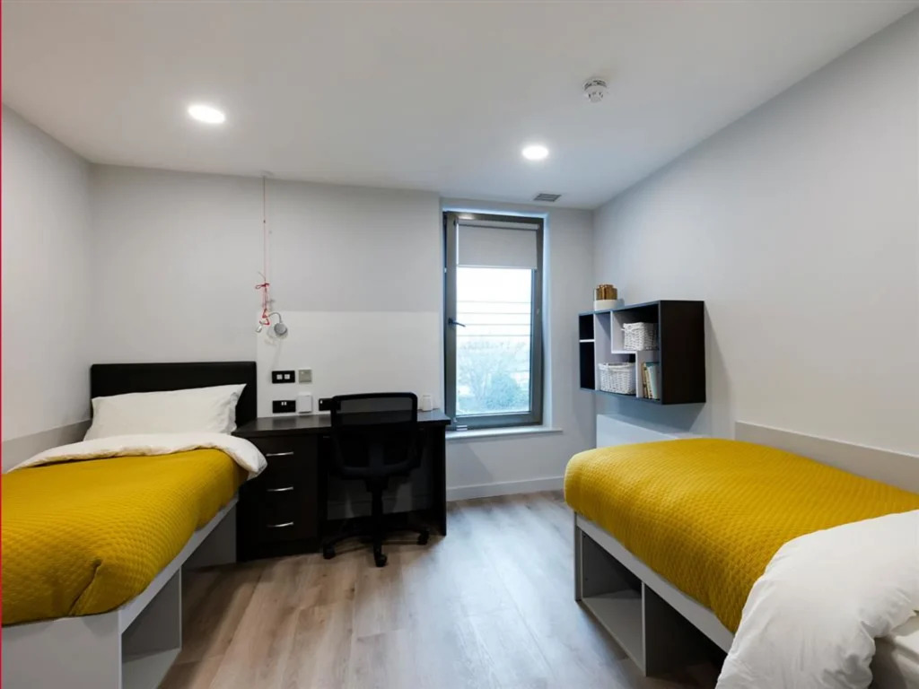 Classic Twin En Suite - 1