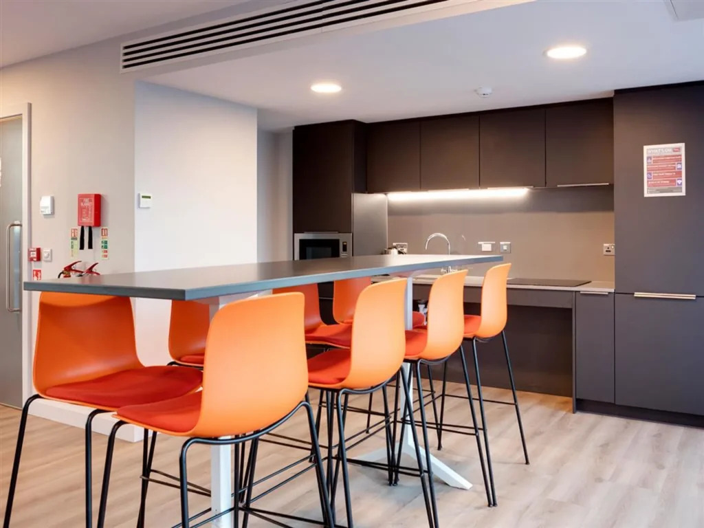 Classic Twin En Suite - 8
