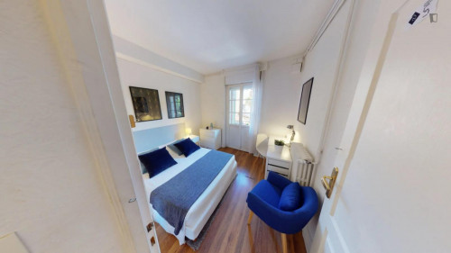 Excellent double bedroom near the Compans-Caffarelli metro