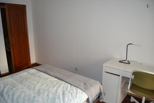 Room 1 - Comfy double bedroom near Portas de Benfica