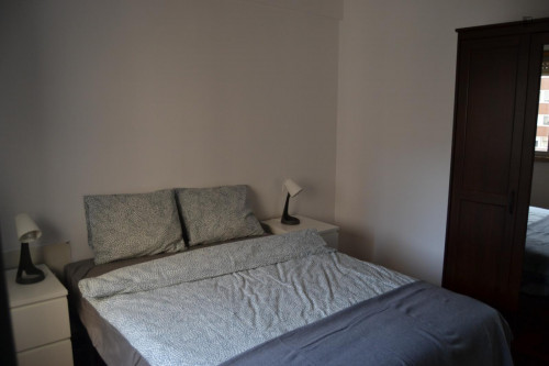 Room 5 - Cool double bedroom near Escola Superior de Comunicação Social