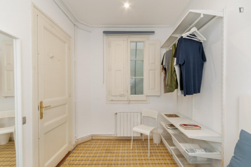 Excellent Double Bedroom in Roselló