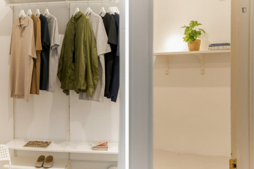 Excellent Double Bedroom in Roselló