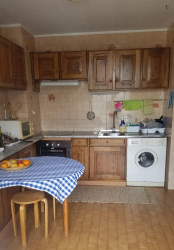 Cosy single bedroom in a 3-bedroom apartment near Universidade Lusíada