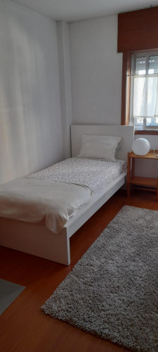 Cosy single bedroom in a 3-bedroom apartment near Universidade Lusíada