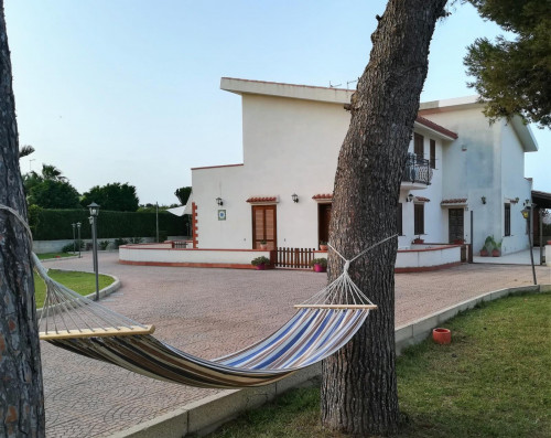 Charmy Villa next to the beach