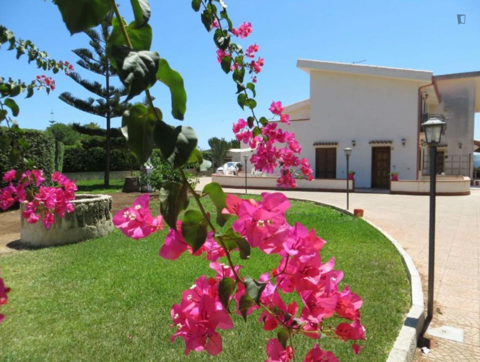 Charmy Villa Next To The Beach - 1