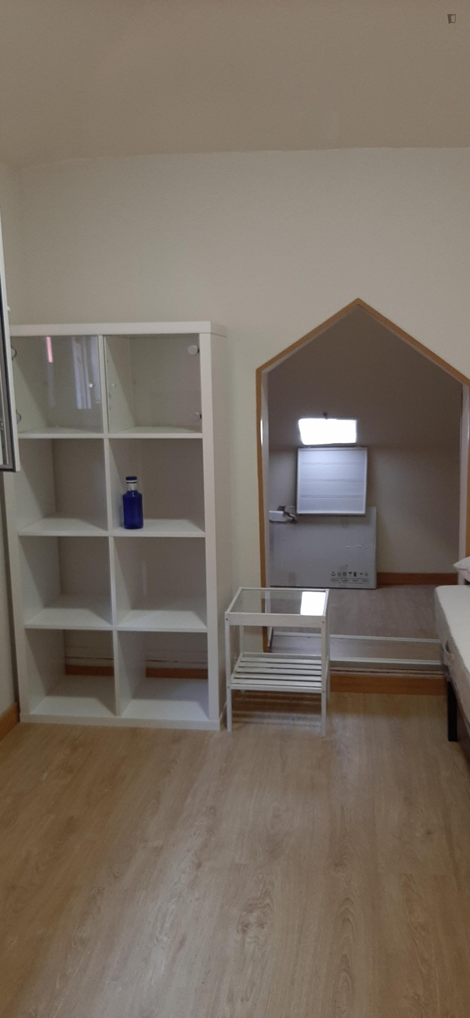 Attic Bedroom With Private Kitchenette - Attic bedroom with private kitchenette - Gallery - 1