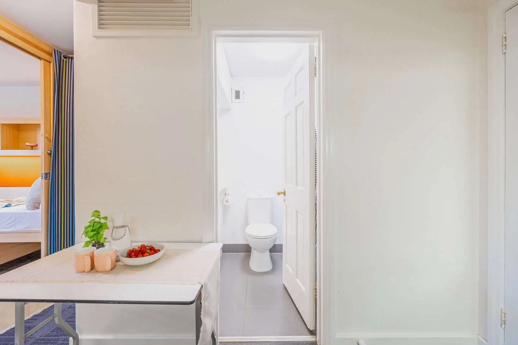 2 Bedroom Studio With Balcony - Dwell Village Melbourne City - Gallery - 3