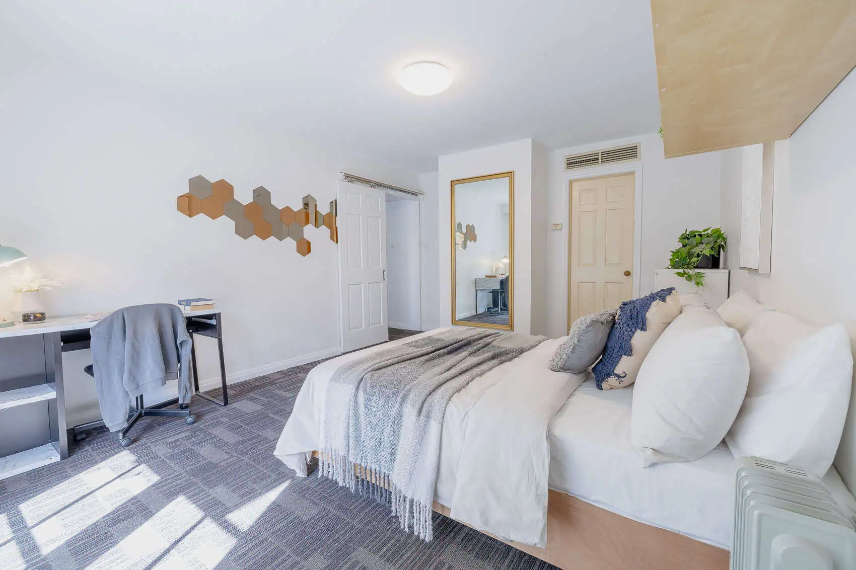  3 Bedroom Apartment Large  -  Dwell Village Melbourne City  - Gallery -  9