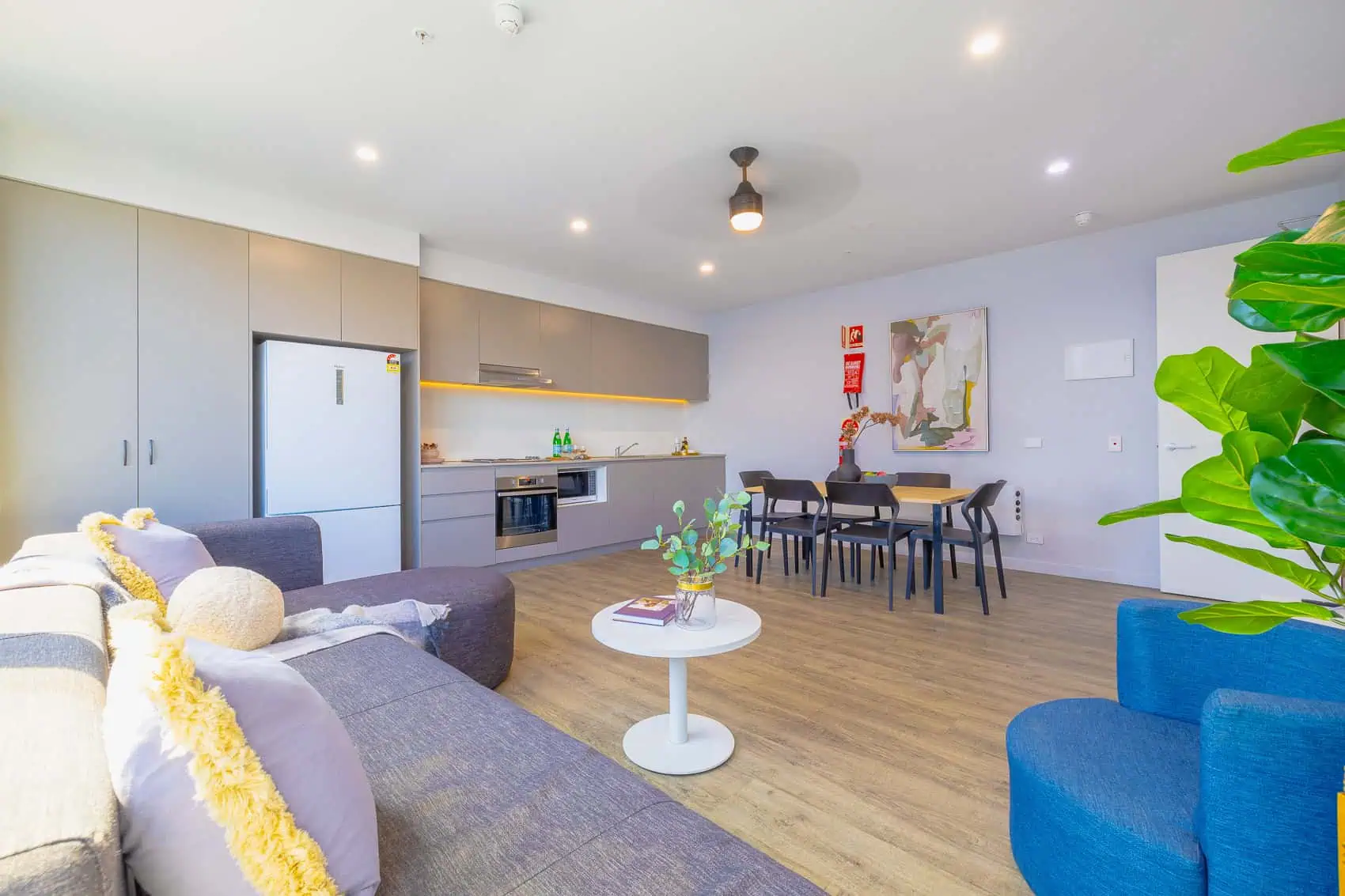  4 Bedroom Apartment Deluxe  -  Dwell Village Melbourne City  - Gallery -  12