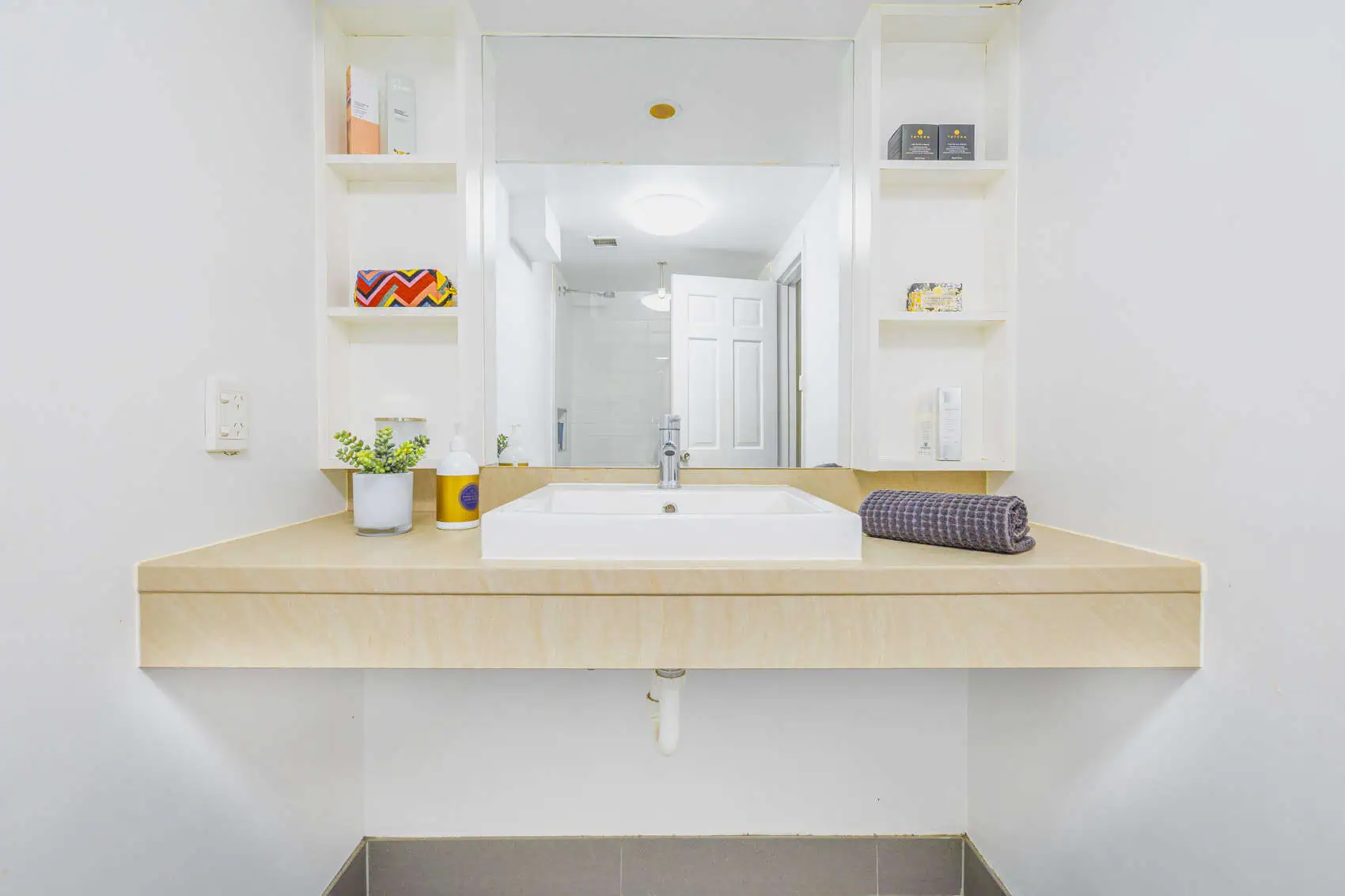  5 Bedroom Apartment  -  Dwell Village Melbourne City  - Gallery -  2