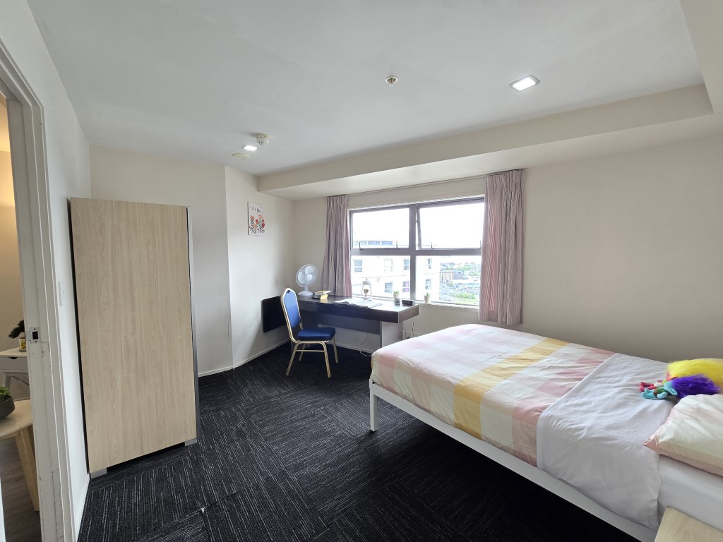  3-Bedroom Apartment With 2 Bathrooms - Big Private Room  -  Empire Apartments  - Gallery -  11