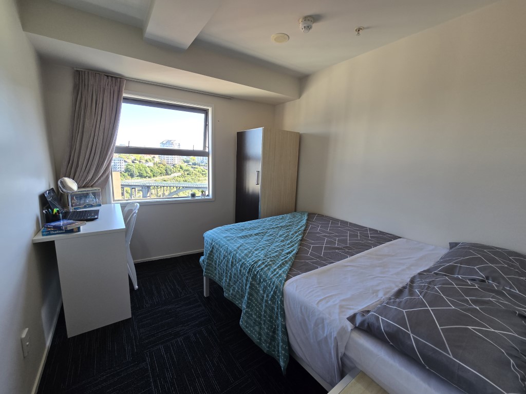  3-Bedroom Apartment With 1 Bathrooms - Whole Unit  -  Empire Apartments  - Gallery -  11