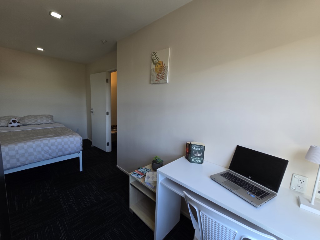  3-Bedroom Apartment With 1 Bathrooms - Big Private Room  -  Empire Apartments  - Gallery -  8