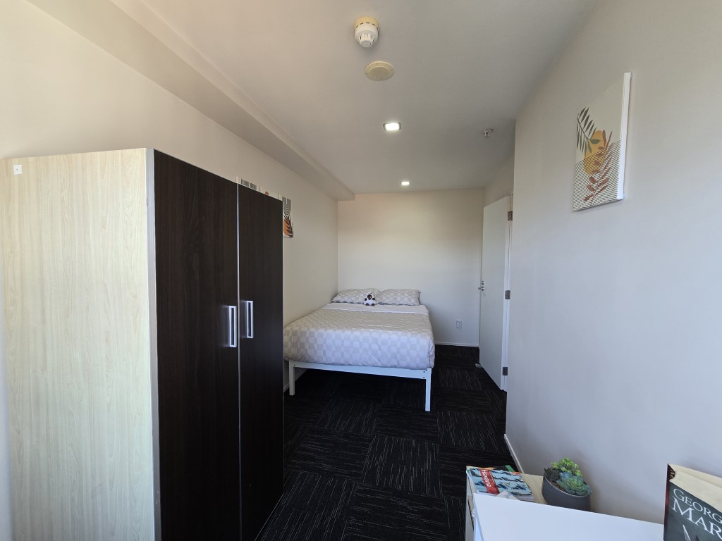  3-Bedroom Apartment With 1 Bathrooms - Big Private Room  -  Empire Apartments  - Gallery -  9